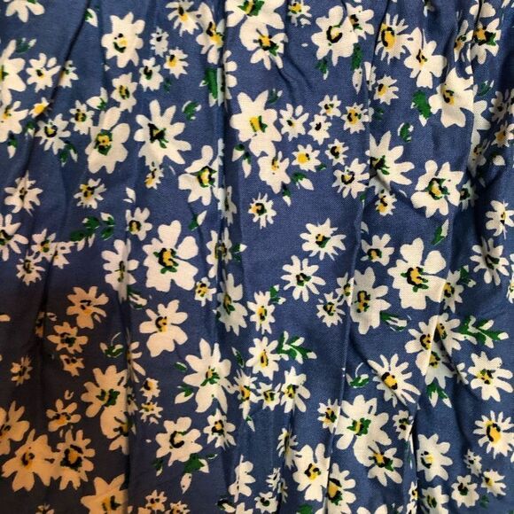 CHENAULT - L Sz M - Blue Floral Smocked Blouse in Blue Ditsey 100% Rayon. NWT! - Picture 4 of 15